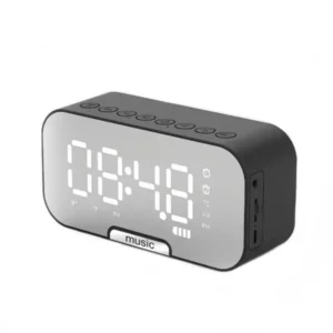 Parlante despertador con pantalla LED y Bluetooth, con espejo integrado, en colores negro, blanco y rosado.