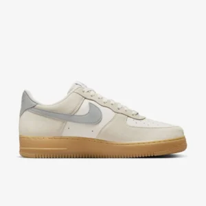 Zapatillas Nike Air Force 1 ’07 LV8 grises para hombre con diseño clásico, cuero premium y suela de goma resistente