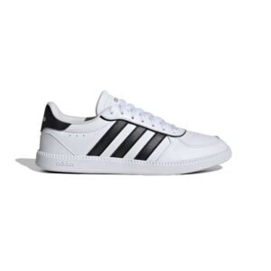 Zapatillas adidas blancas estilizadas con cuero sintético y suela de caucho.