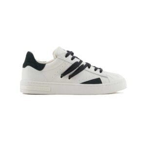 Zapatillas Armani Exchange Jet Set Off White con diseño retro 90s, puntera de goma y suela robusta.