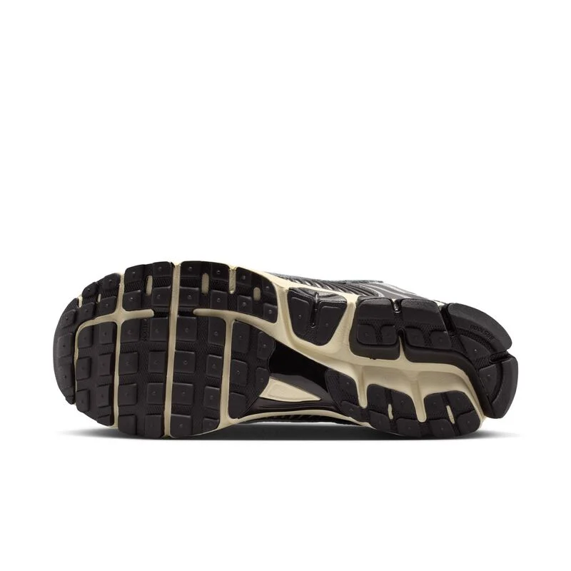 NIKE Zapatillas Zoom Vomero 5 SE Cromada - Imagen 4