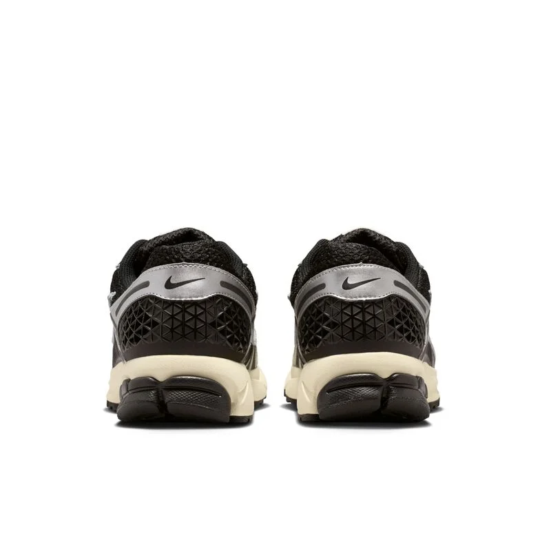 NIKE Zapatillas Zoom Vomero 5 SE Cromada - Imagen 3