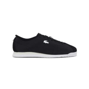 Zapatillas Lacoste Club-Low negras con upper de nylon y suede, cordones deportivos, suela de goma y cocodrilo de piel lateral.