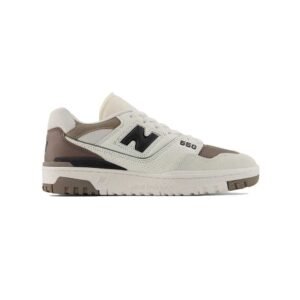 Zapatillas New Balance 550 para hombre con gamuza premium, paneles de malla y diseño retro inspirado en el básquet.