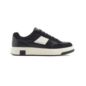 Armani Exchange Uomo Bianco Nero con detalles en suede y suela bicolor.